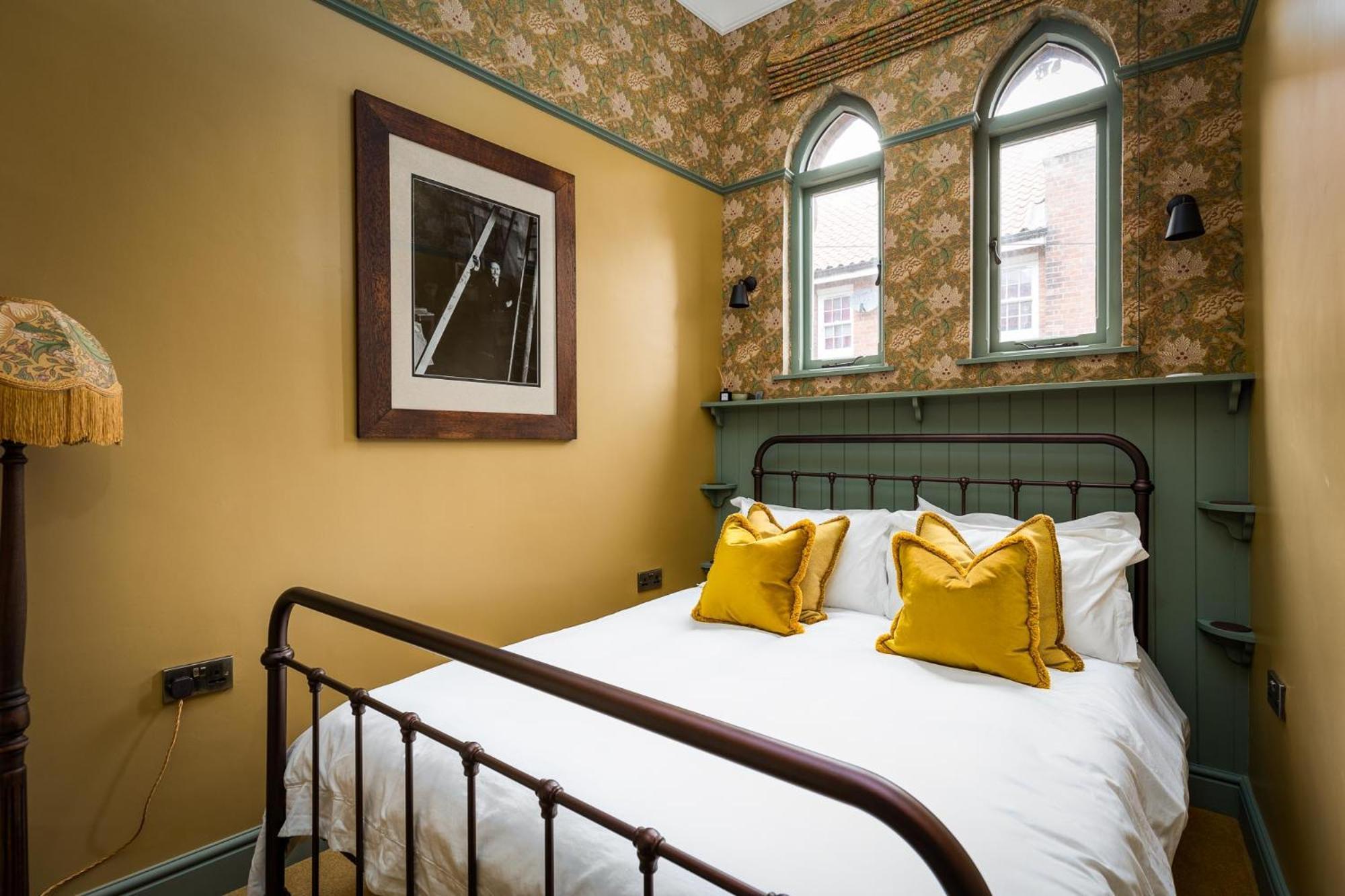 Old Town Luxury, By The Sea